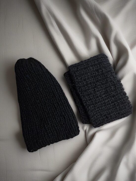 Cepure un tuneļveida šalle (melna)