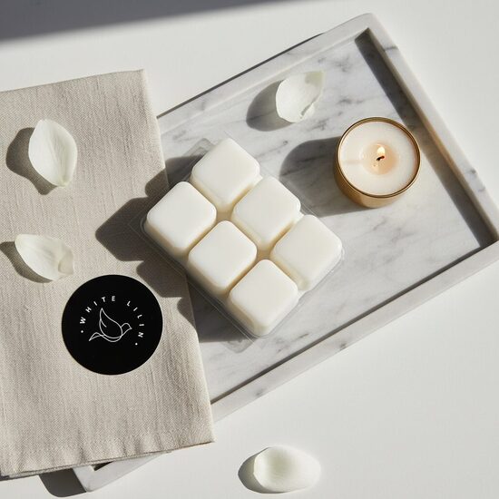 Meltable aromatic wax